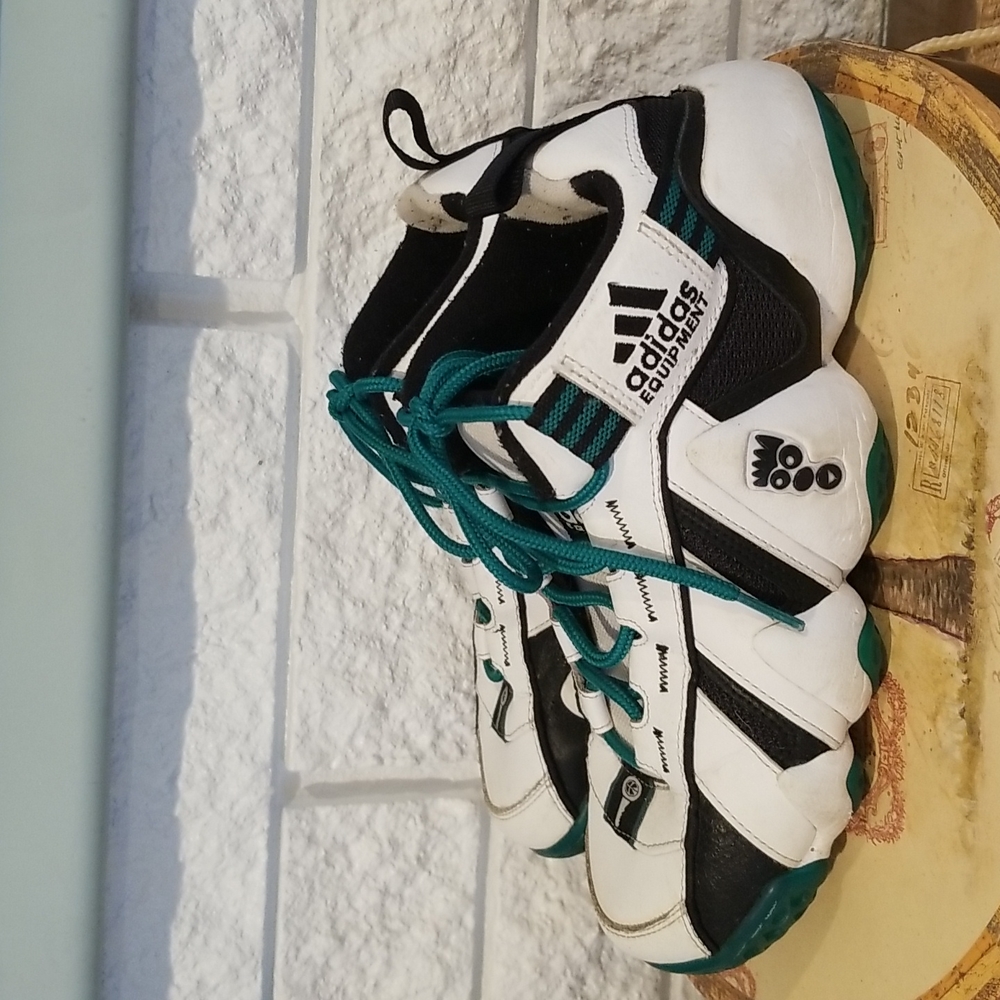 Key Adidas Equipment Trainer Size 8.5 - Picture 3 of 11